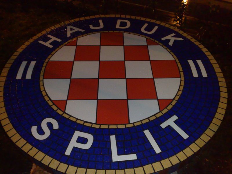 Hajdukov grb u Neslanovcu Hajdukov grb u Neslanovcu